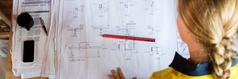 moça vendo estágio em engenharia civil