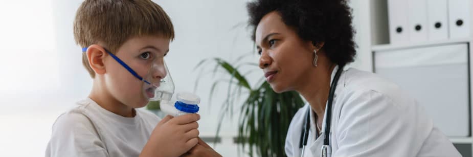 fisioterapeuta respiratória e paciente