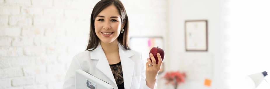 estudante e profissional de nutrição comportamental em consultório