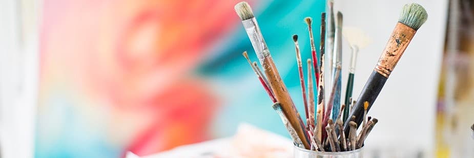pincéis representando o curso de artes visuais