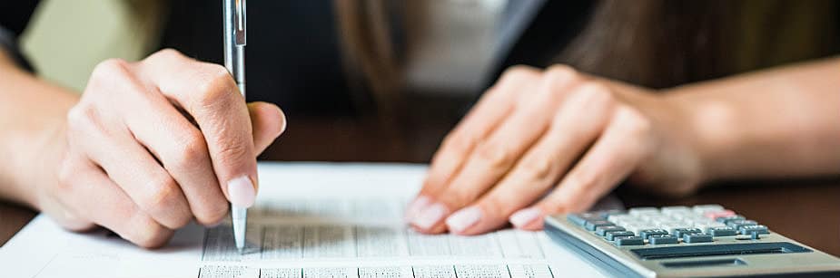 caderno e caneta com a nota do enem