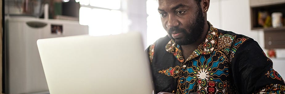 estudante conferindo nota do enem