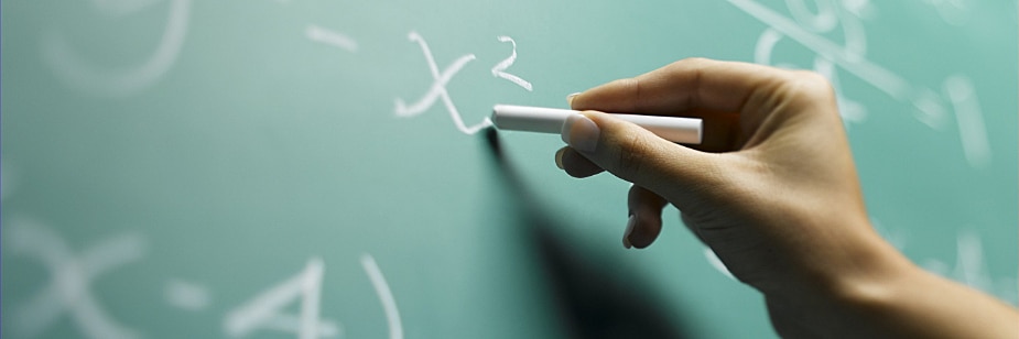 lousa representando faculdade de matemática