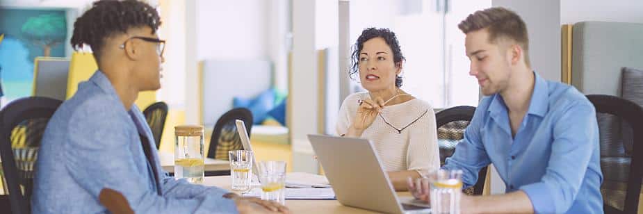 Mulher no computador