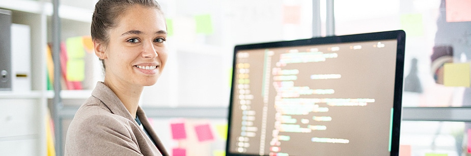 Mulher no computador