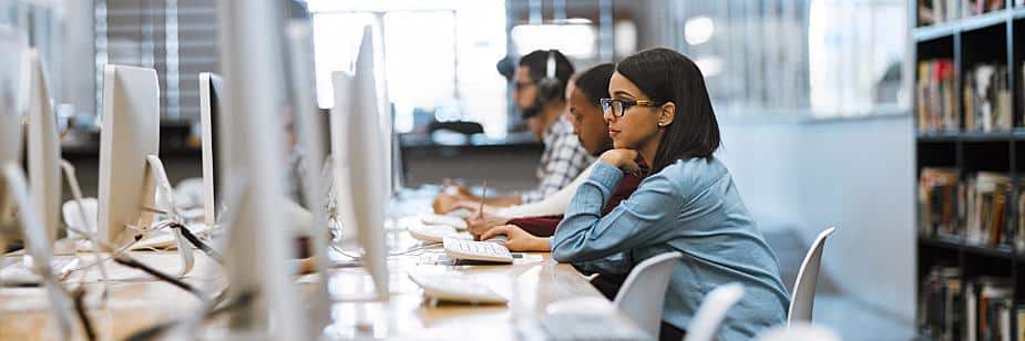 Estudantes na faculdade